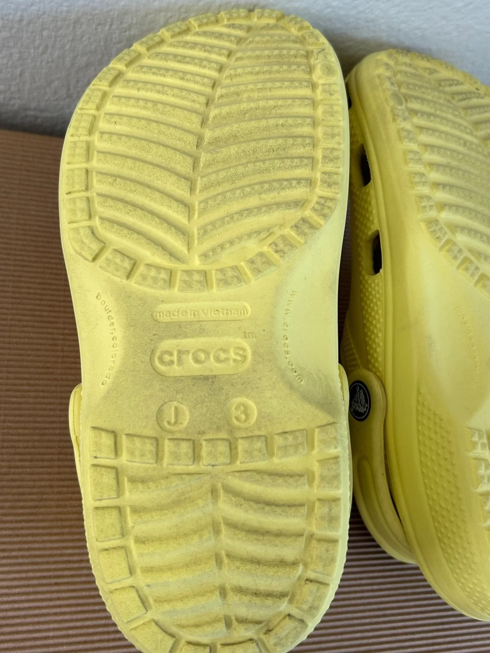 Yellow Crocs Classic Clogs Junior Size J3 Kids 3 With Jibbitz Charms